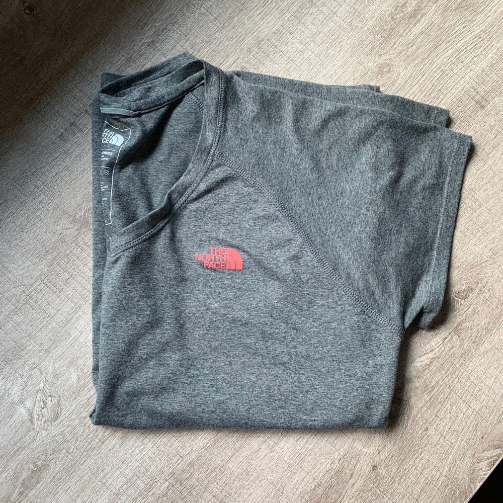 🥾North face moisture wicking shirt 🌄